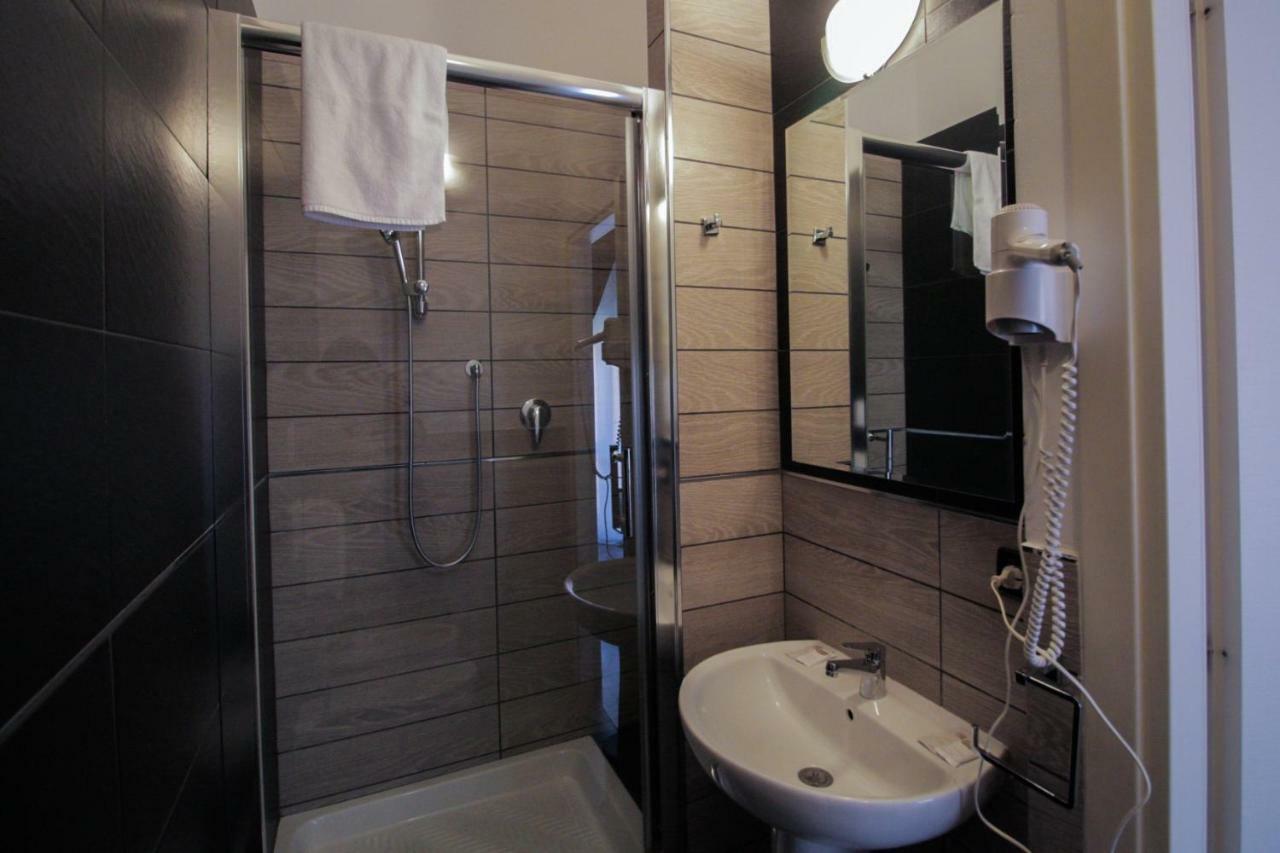 La & Bed & Breakfast 4*