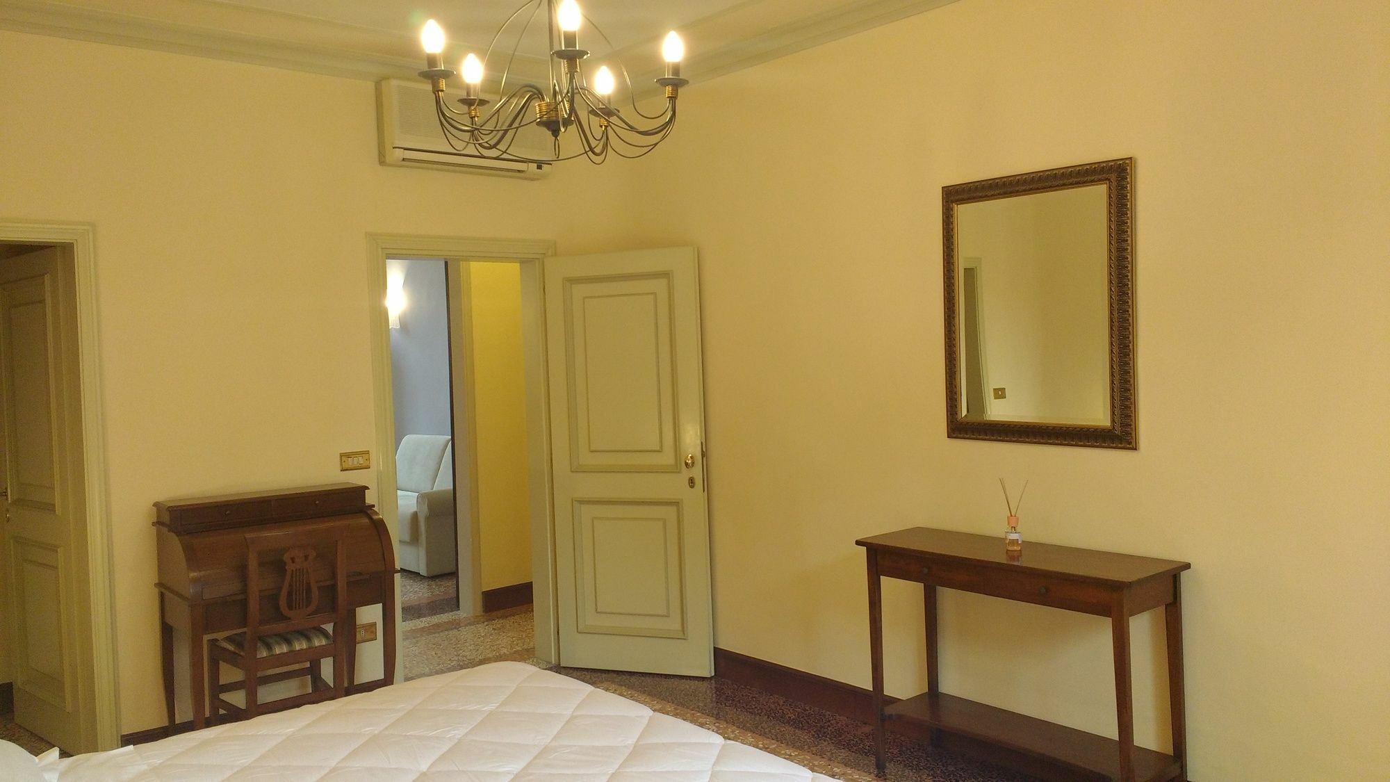 Main Street 59 Apartment *