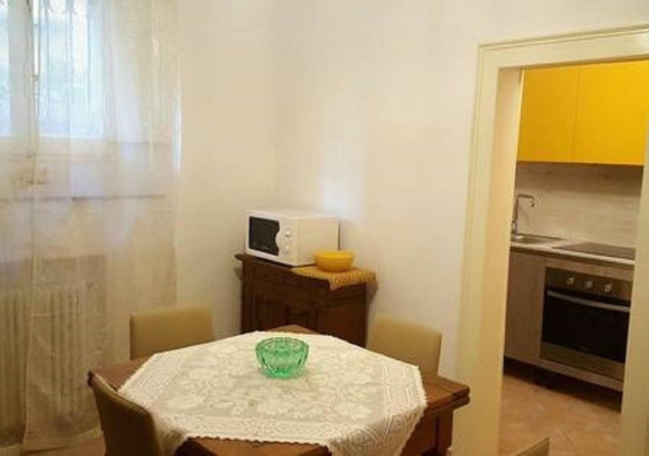 Golden House Apartment *