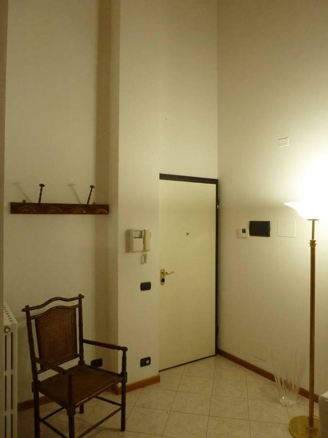 La Stanza Sui Cedri - Smart Working - Airport - Private Parking - Ducati - Philip Morris Apartment *