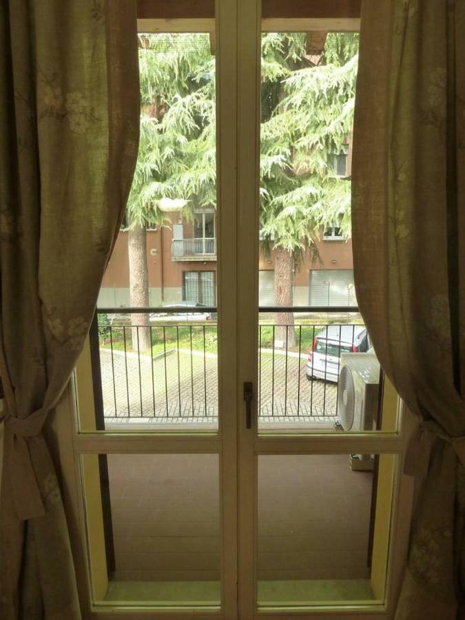 La Stanza Sui Cedri - Smart Working - Airport - Private Parking - Ducati - Philip Morris Apartment