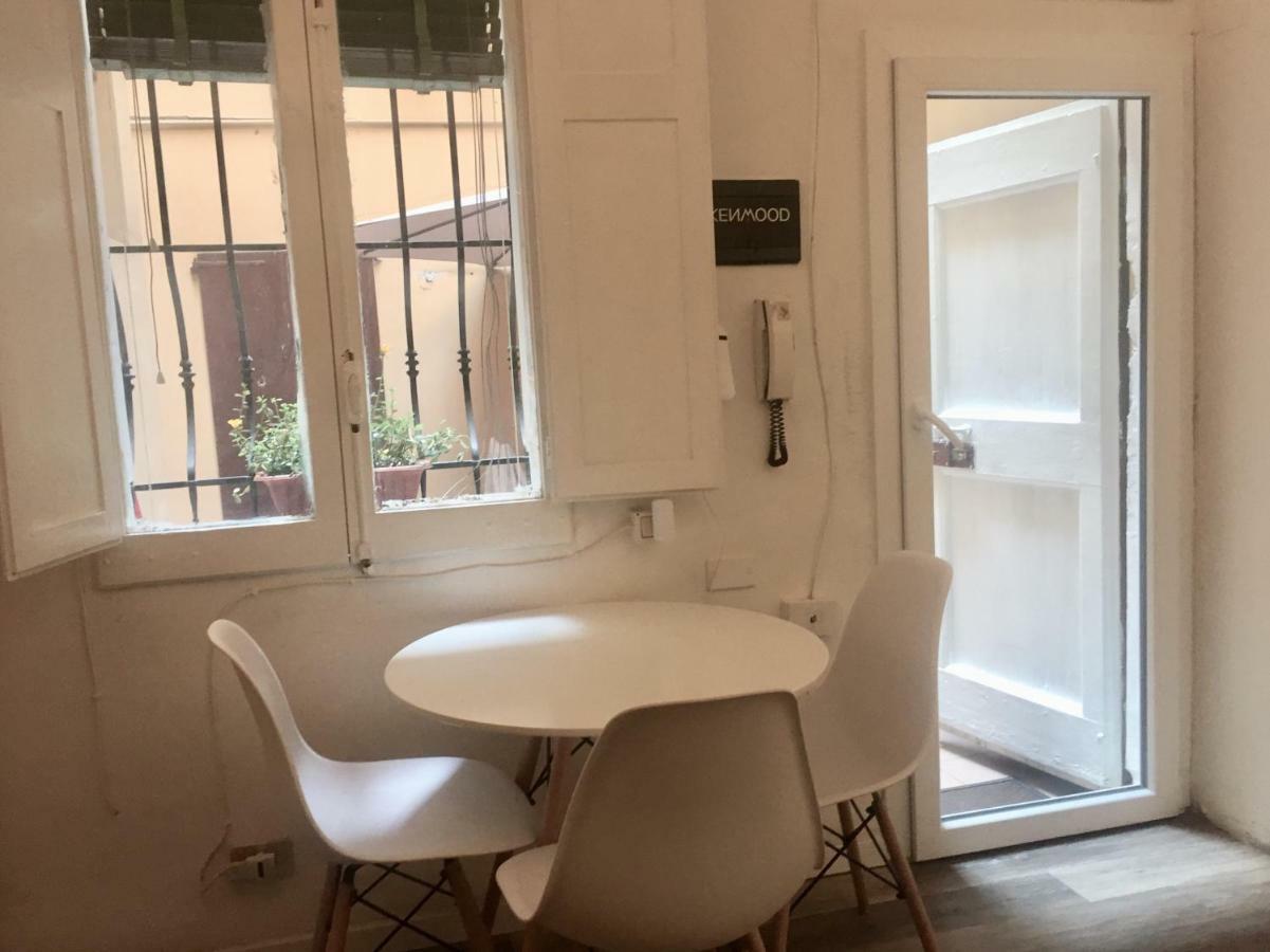 Portici Di Via Piella Apartment
