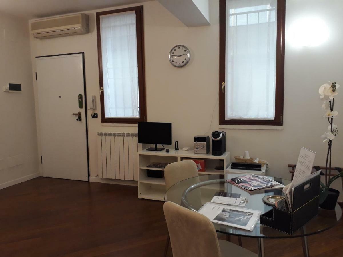 Del Borgo - -