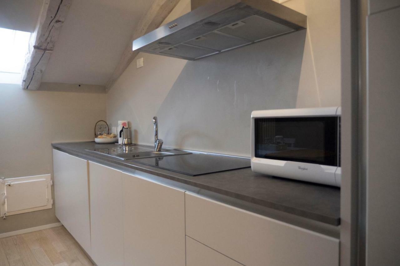 Piazza Dei Tribunali Apartment