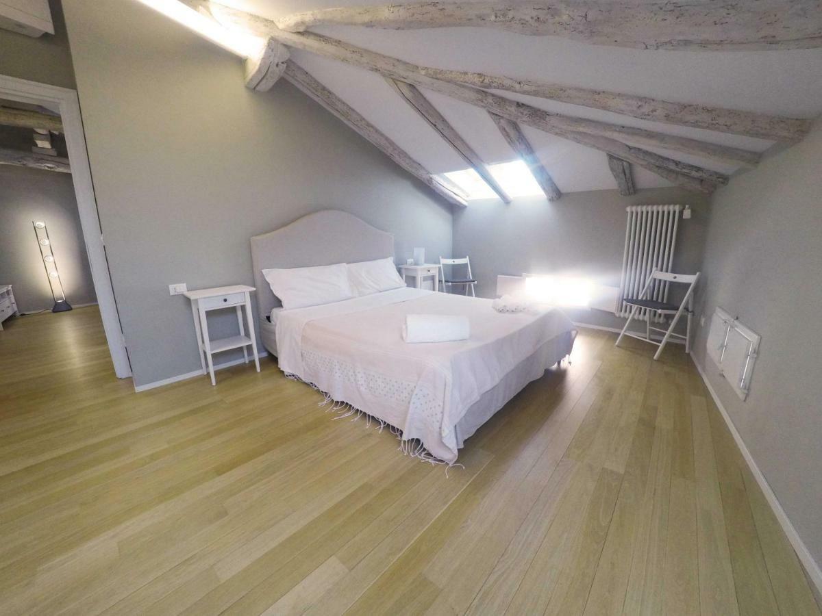Piazza Dei Tribunali Apartment