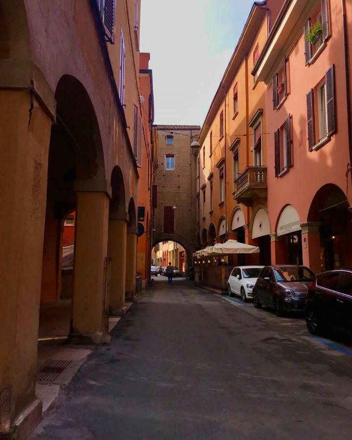 La Finestrella Sul Canale Di Via Piella * Bologna