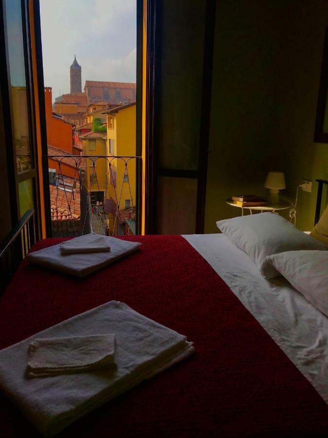 La Finestrella Sul Canale Di Via Piella * Bologna