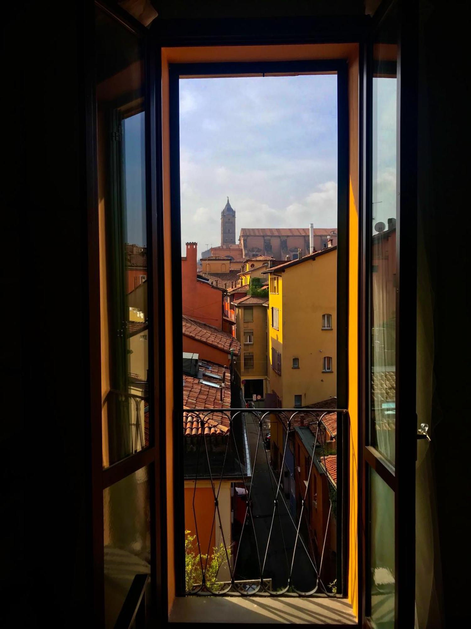 La Finestrella Sul Canale Di Via Piella *