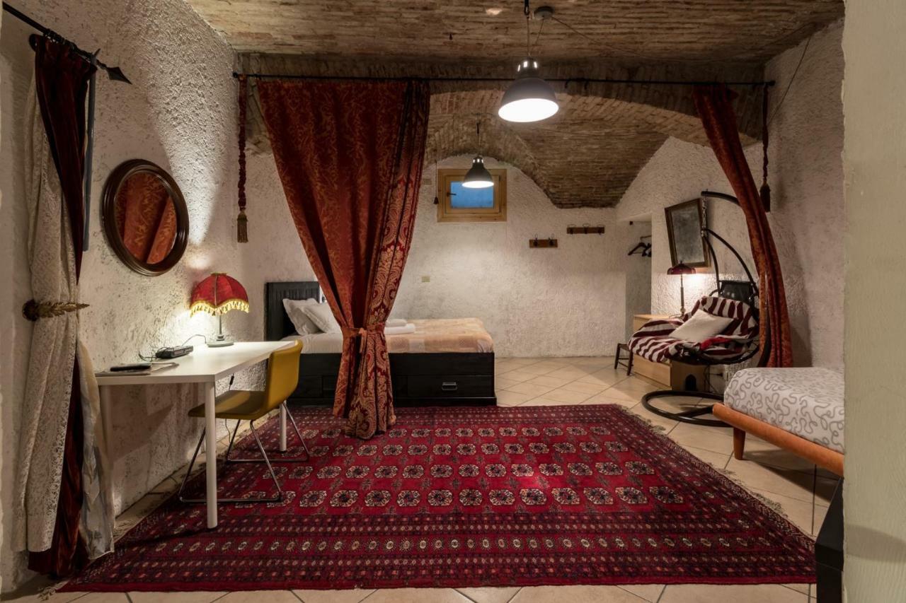 Housmart Castiglione 18 *