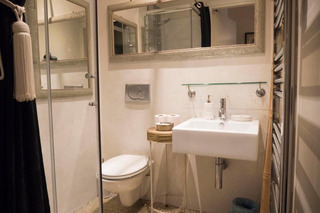 Les Chambres De Amelie Bed & Breakfast