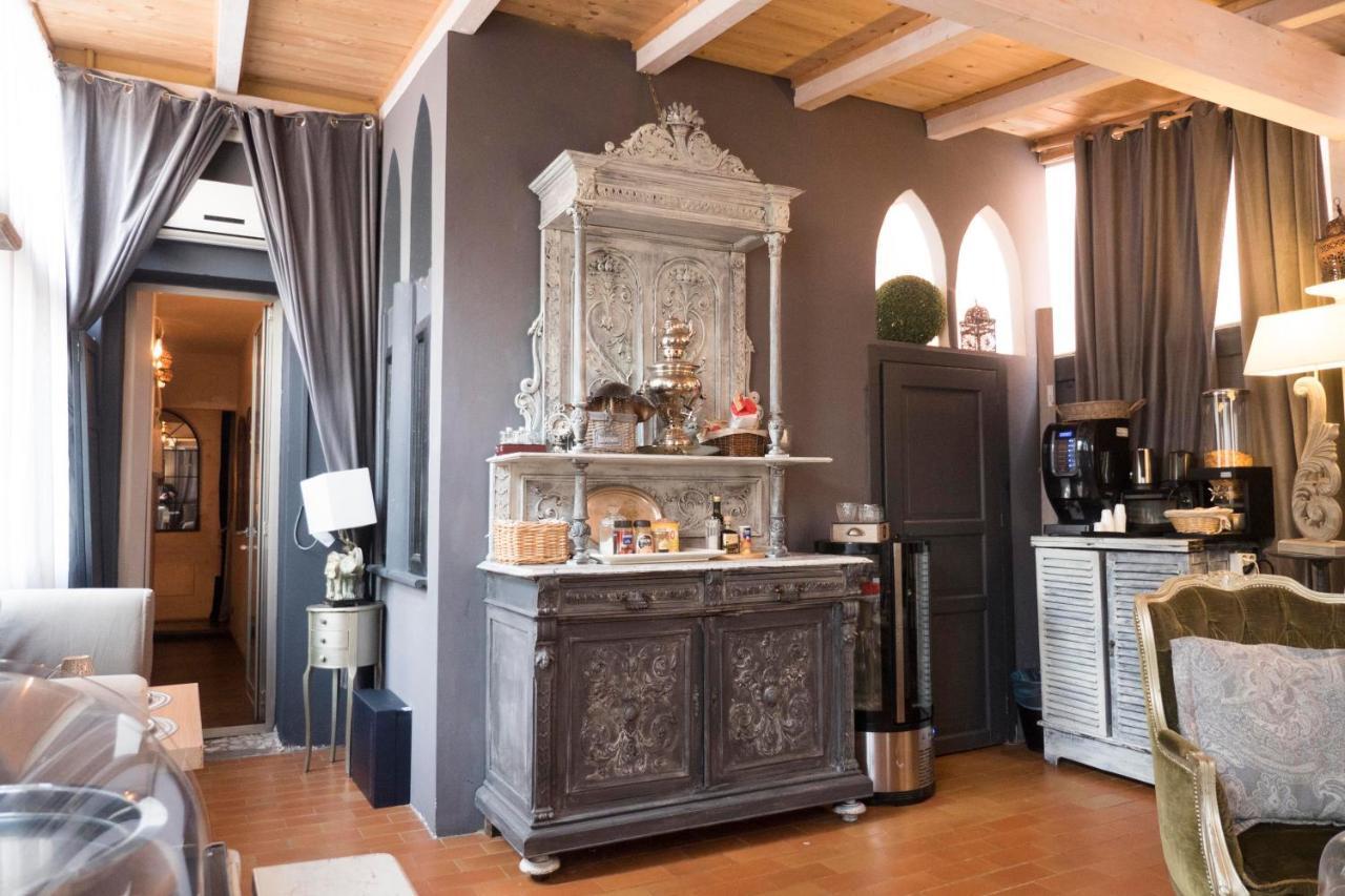Les Chambres De Amelie Bed & Breakfast *