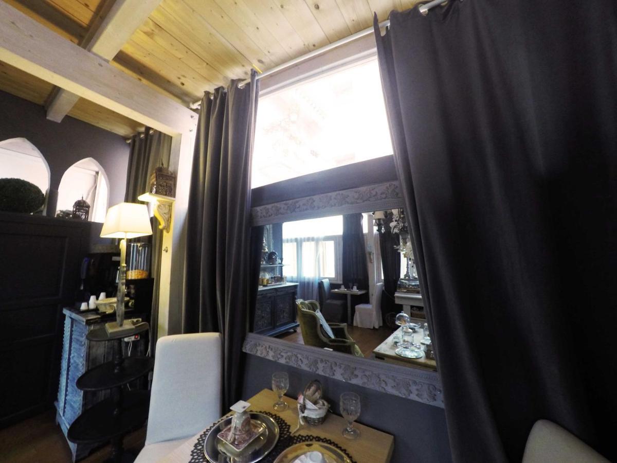 Les Chambres De Amelie Bed & Breakfast *