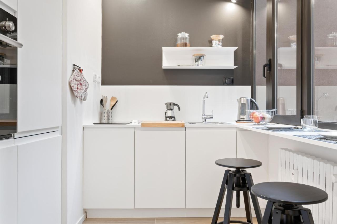 Apartment Piazza Maggiore White