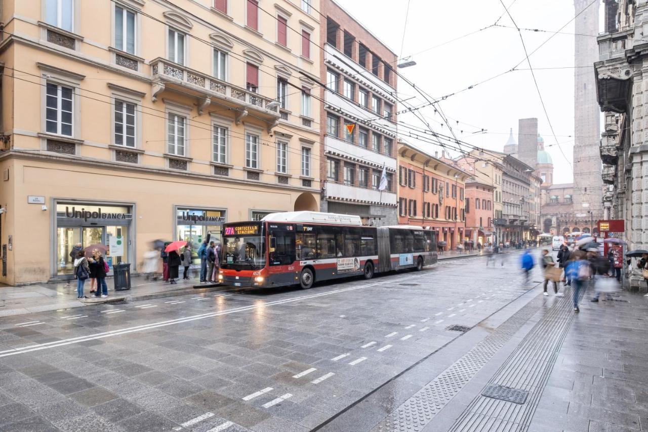 Apartment Piazza Maggiore White