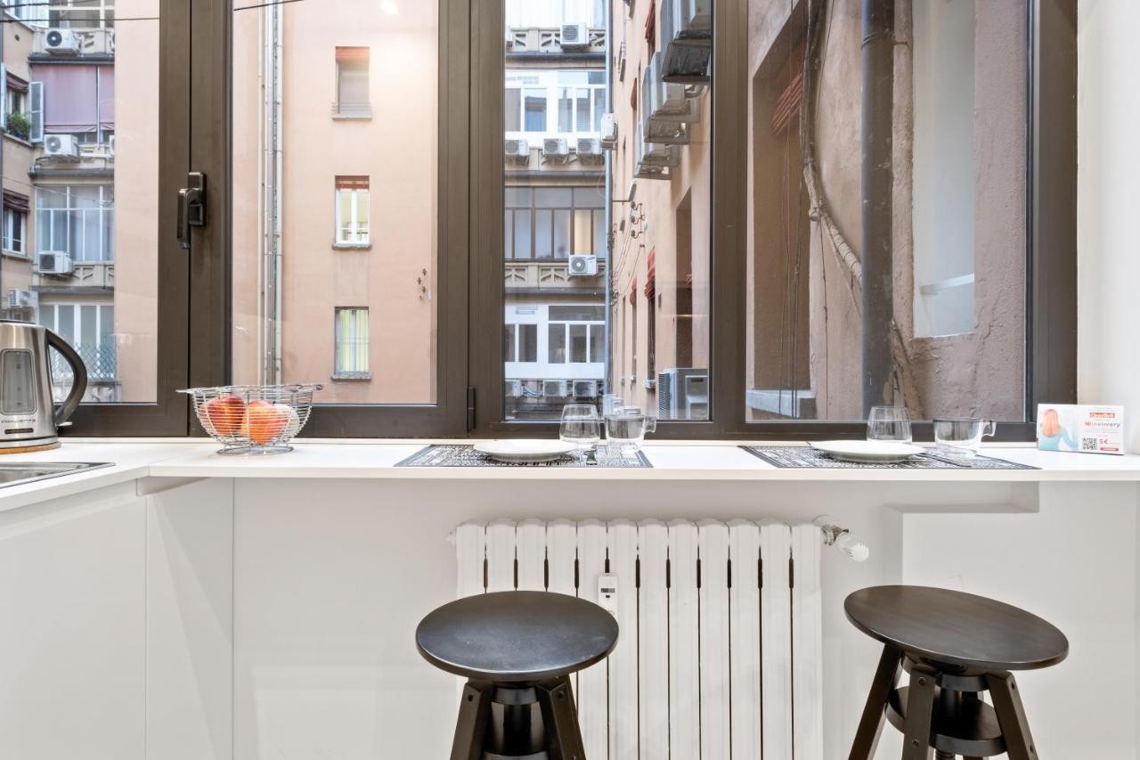 Piazza Maggiore White Apartment