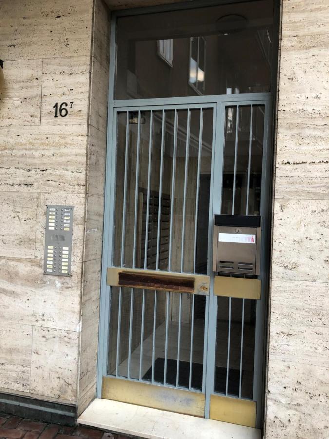Bed & Breakfast Tra Le Torri - Ampia Stanza Privata In Con Bagno Privato Accessibile Da Corridoio Bologna