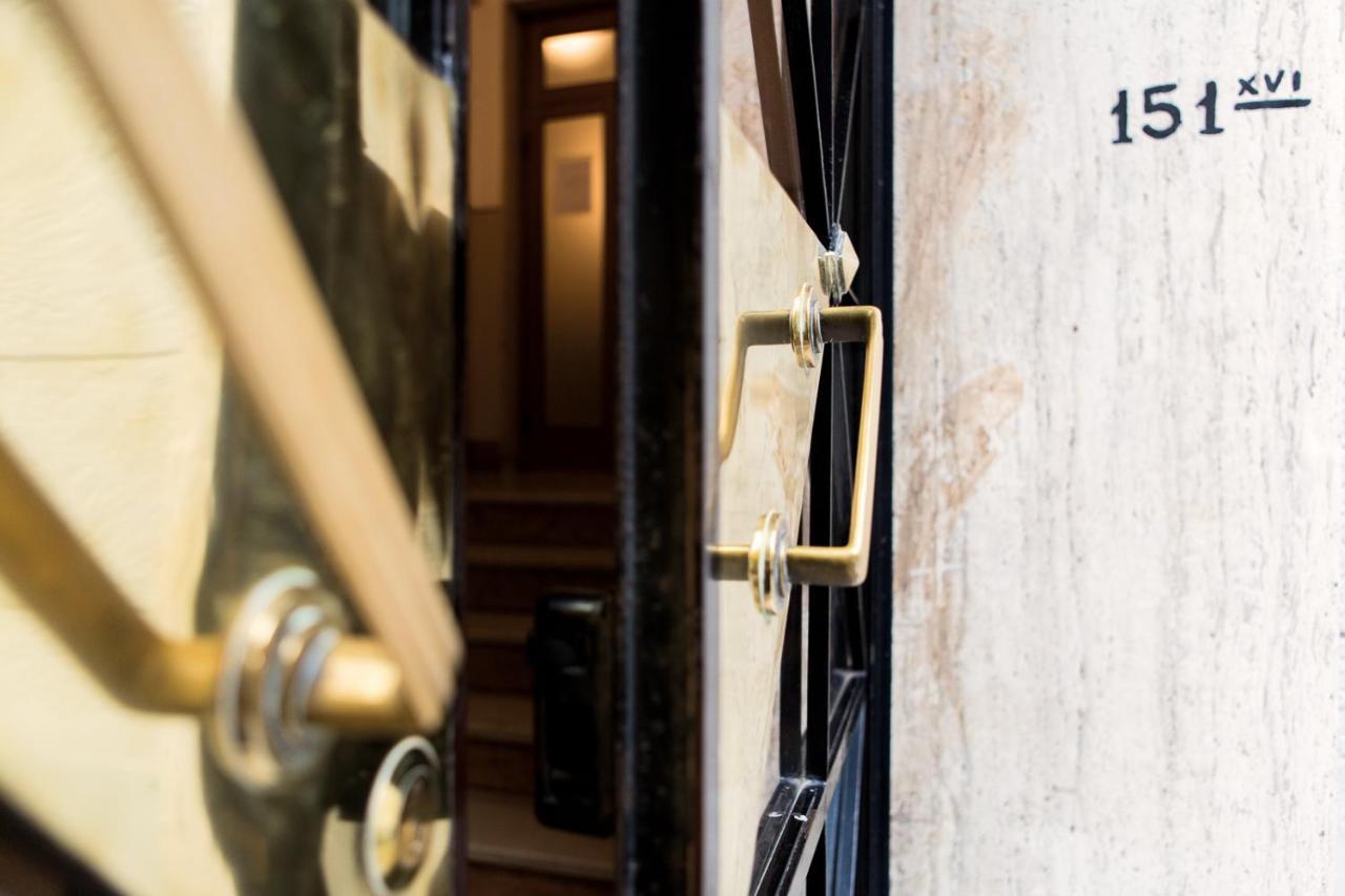 Interno 7, Tra La Fiera Ed Il Centro Frühstückspension 2*