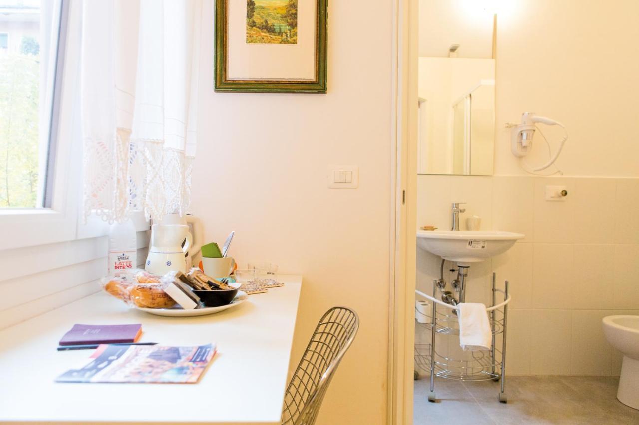 Interno 7, Tra La Fiera Ed Il Centro Frühstückspension 2*