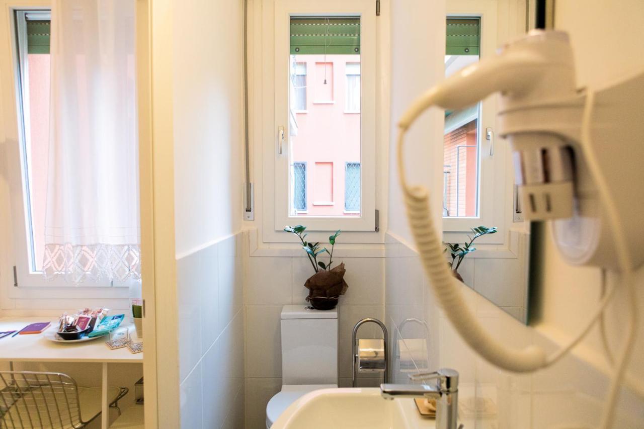 Interno 7, Tra La Fiera Ed Il Centro Frühstückspension 2*