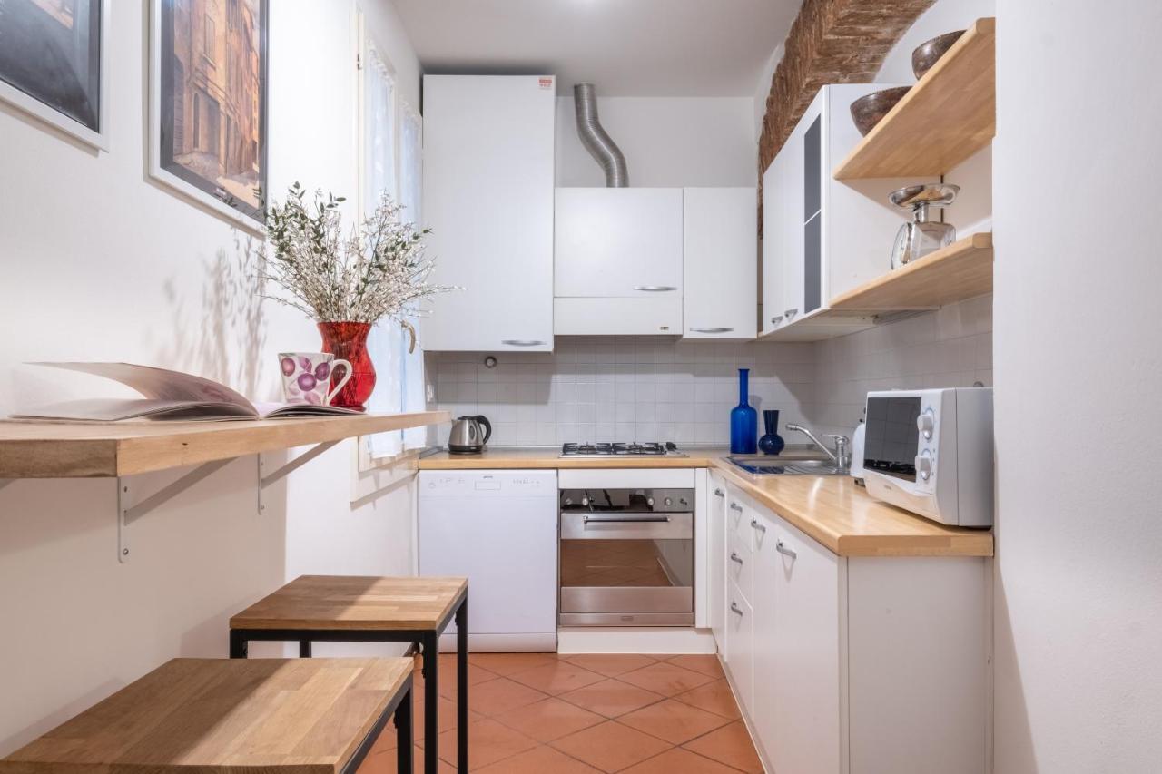 Lo Scrigno Delle 2 Torri! Nel Cuore Del Centro, Vicino A Via Rizzoli Apartment
