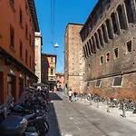 Piazza Maggiore Duplex Apartment By Wonderful Italy