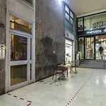 Central Apartment Close To Food And Shopping