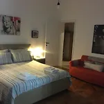 Luminosa Stanza In Appartamento Signorile