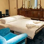 Private Parking Centro Storico: L\'Affresco