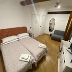 B&B And Home La Piazzetta Della Pioggia