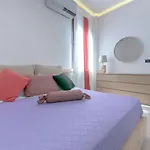 Queen Home Aurora