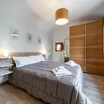 City Centre - Beautiful Cottage With Garden
