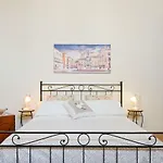 Exclusive & Elegant Palazzo Bianconcini Apartment