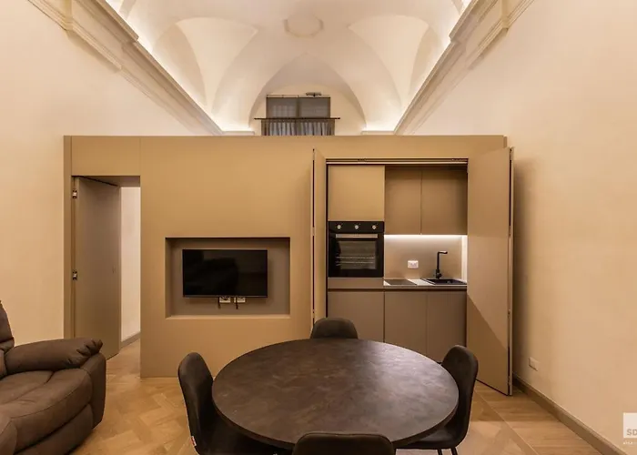Design Suite In Historical Palace