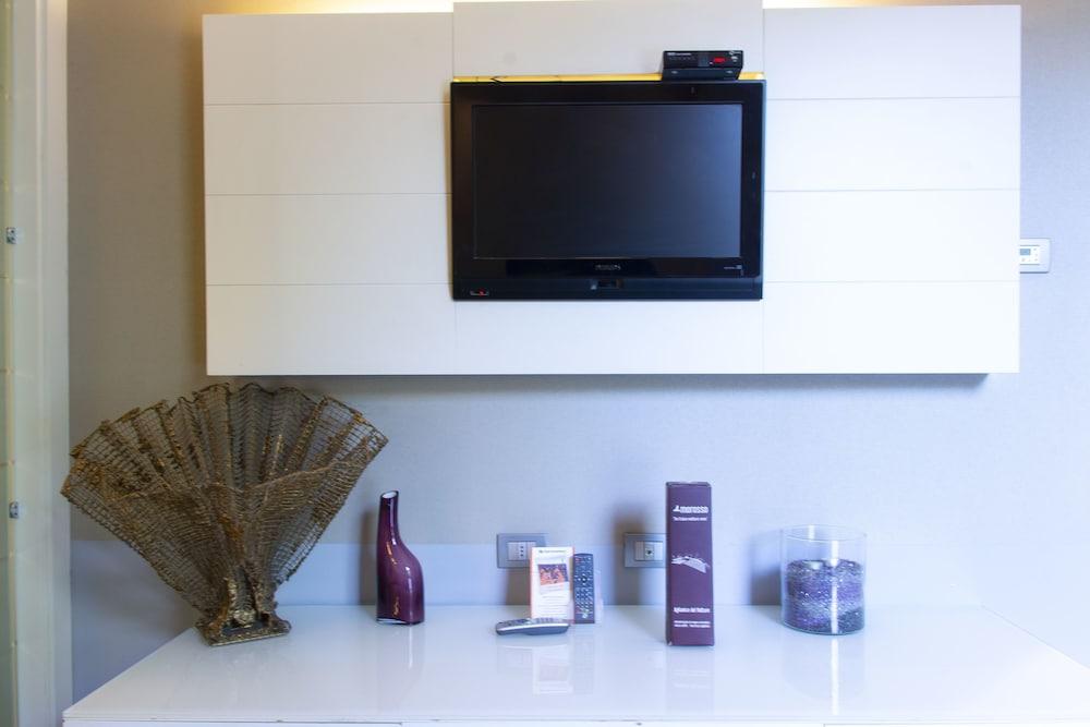 4 Viale Masini Hotel