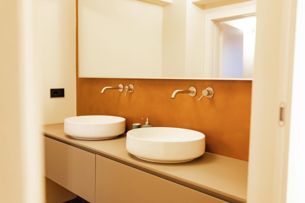 Private Parking Centro Storico: L'affresco Apartment Bologna