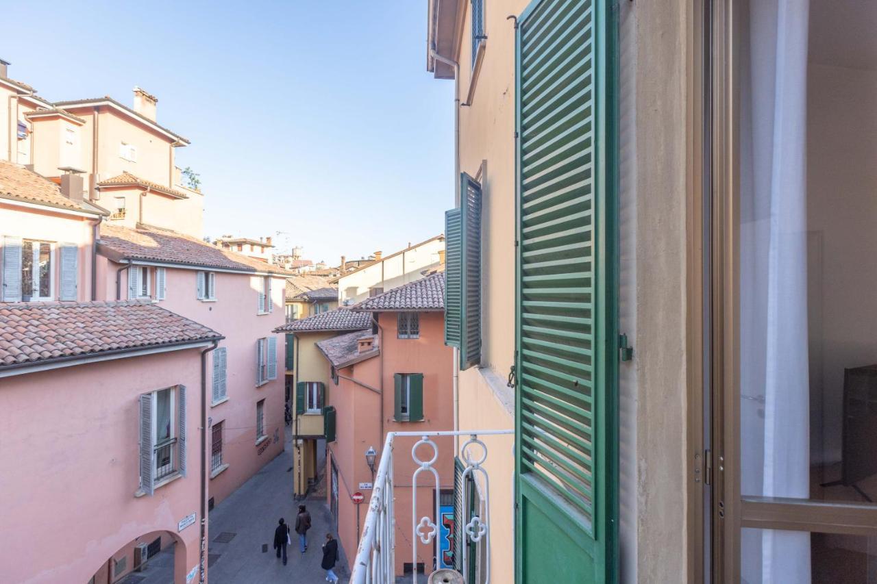 Nel Ghetto, By Short Holidays *