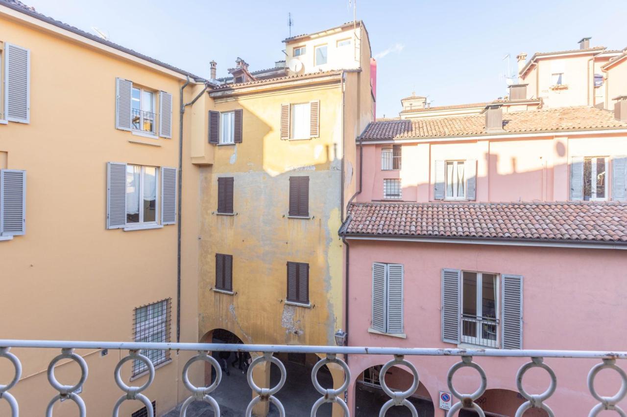 Nel Ghetto, By Short Holidays *