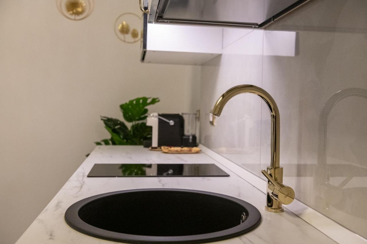 Appartement Fashion Gold With Jacuzzi & Car Garage Bologna