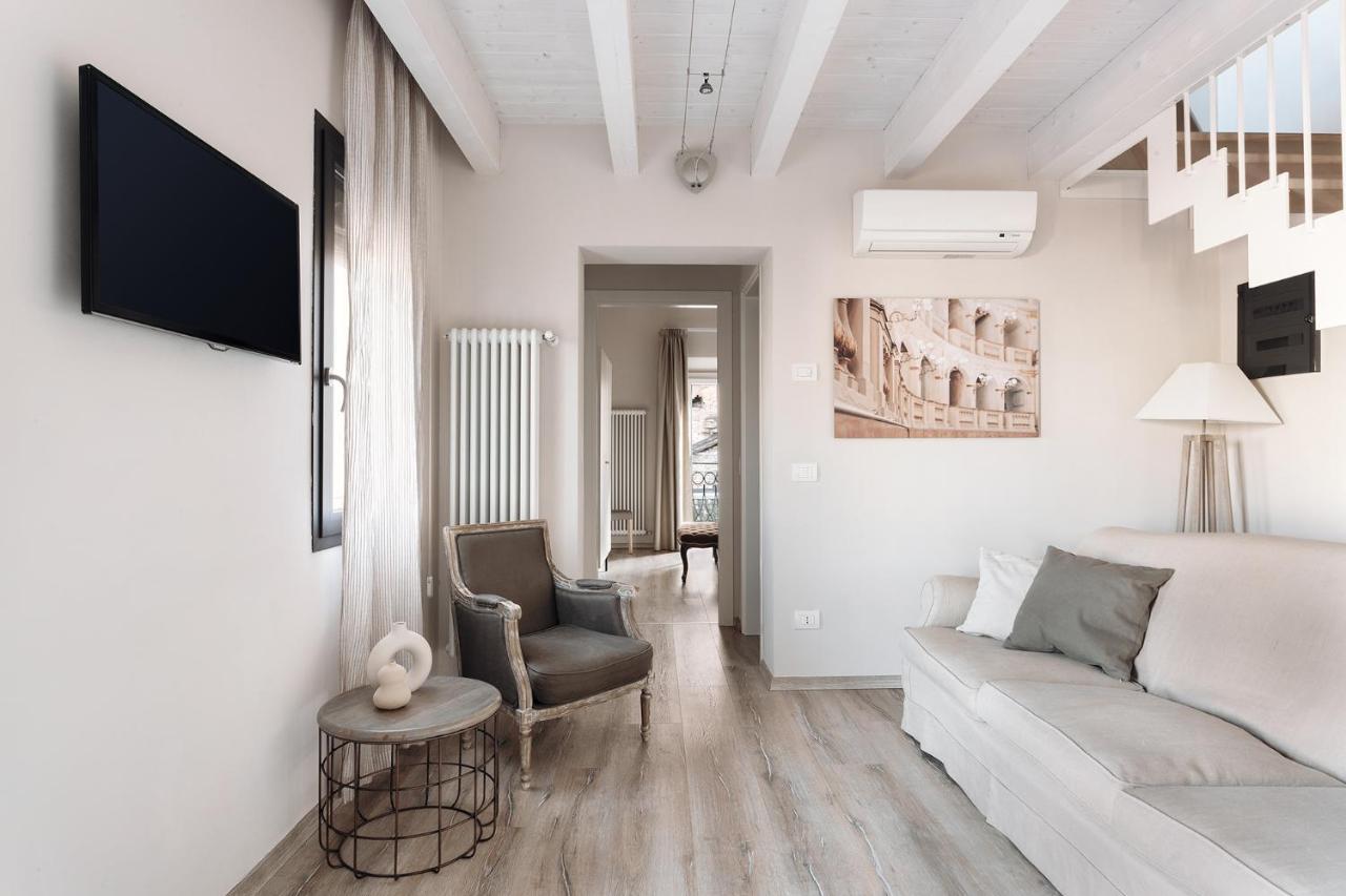 Opera Apartment *