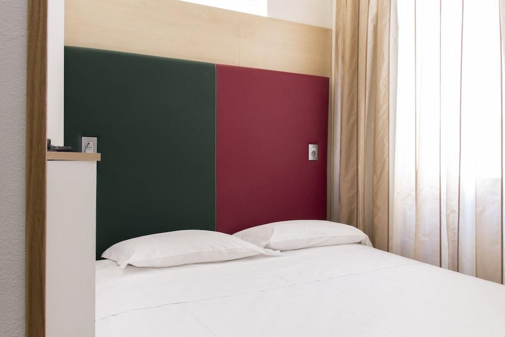 4 Viale Masini Hotel