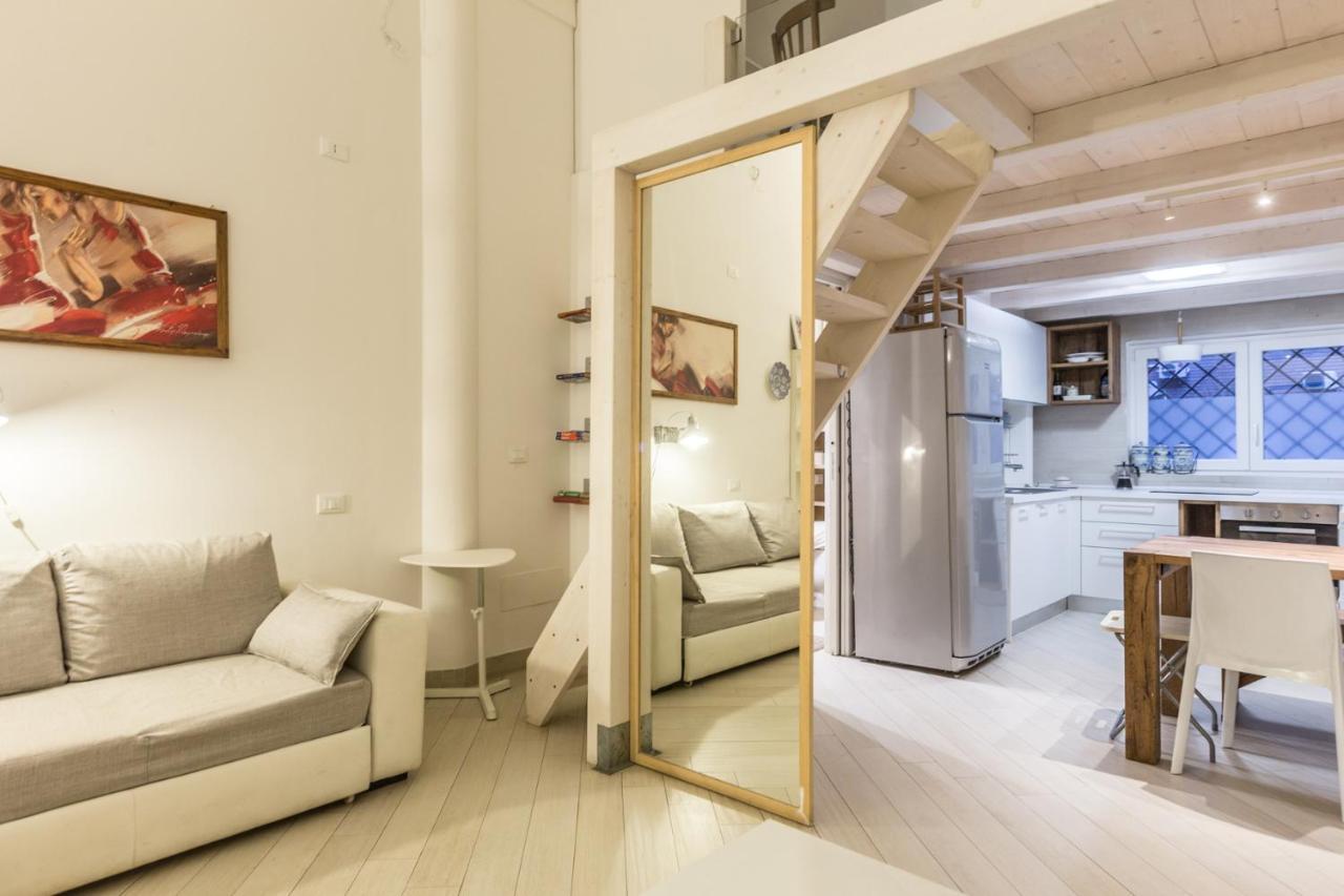 All'ombra Della Luna, By Short Holidays Apartment