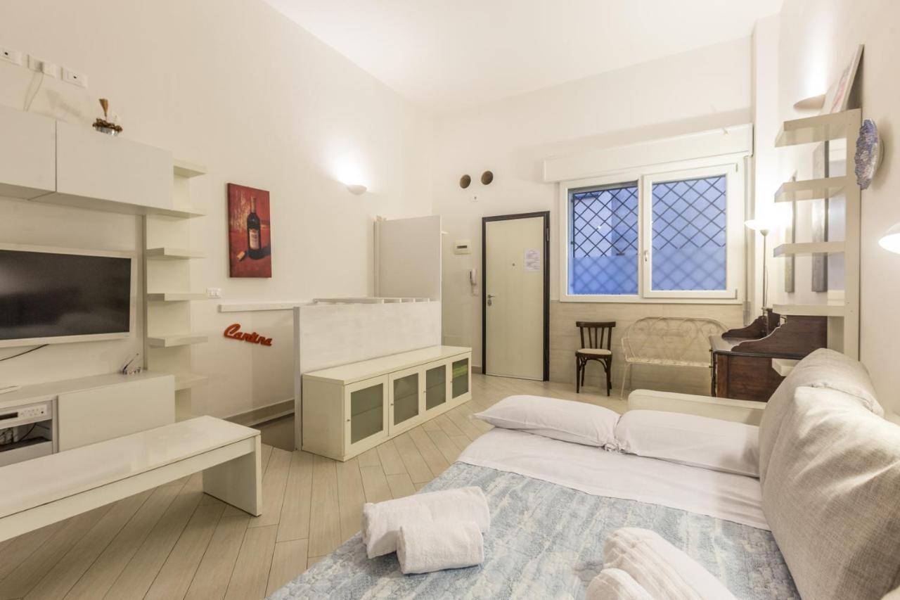 All'ombra Della Luna, By Short Holidays Apartment *