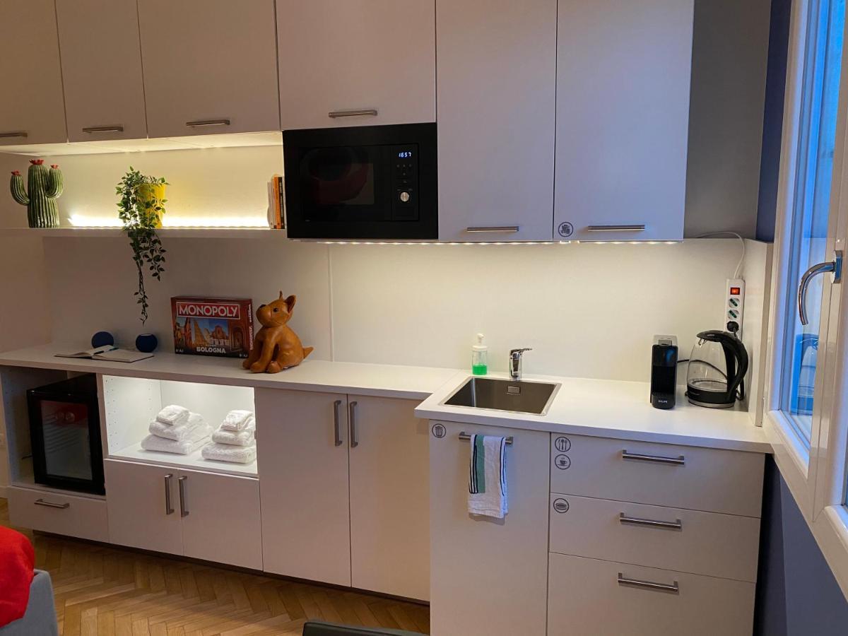Frühstückspension Tra Le Torri - Ampia Stanza Privata In Con Bagno Privato Accessibile Da Corridoio