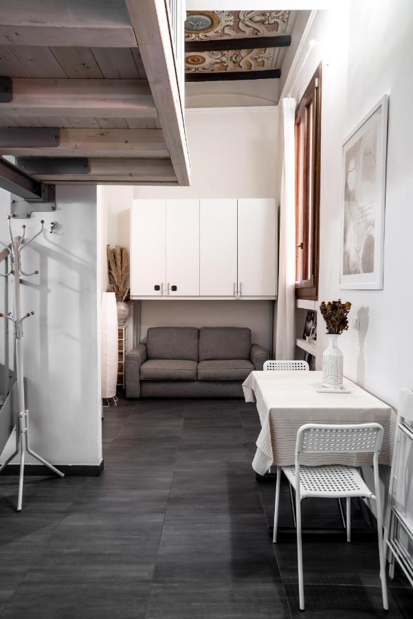 Charming Frescoed Loft Apartment *