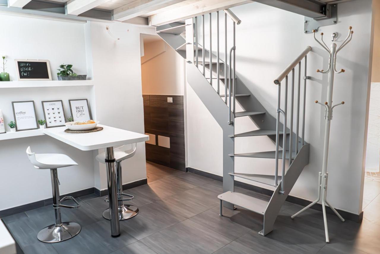 Apartment Charming Frescoed Loft