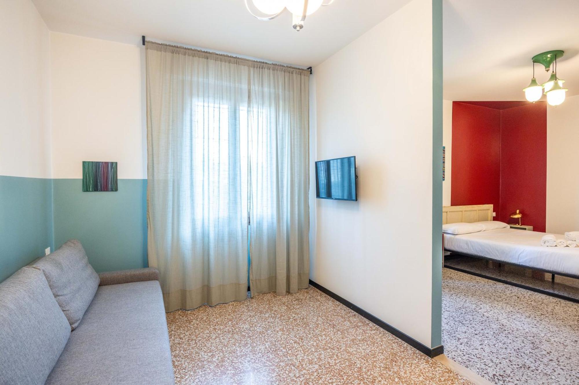 Bartoli Holidays, By Short Holidays Guest house *