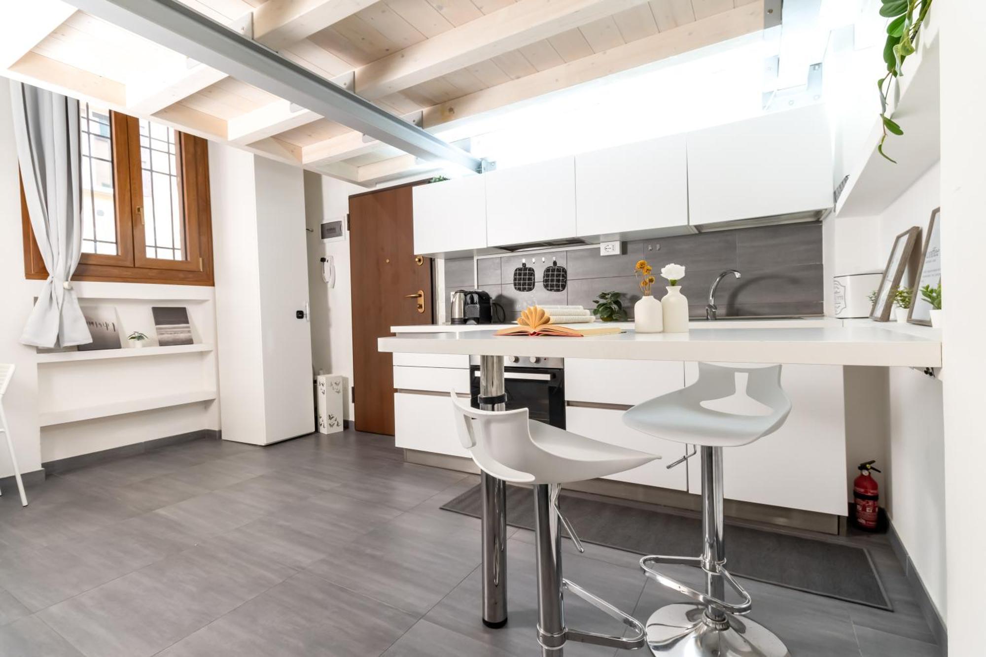 Charming Frescoed Loft Apartment *