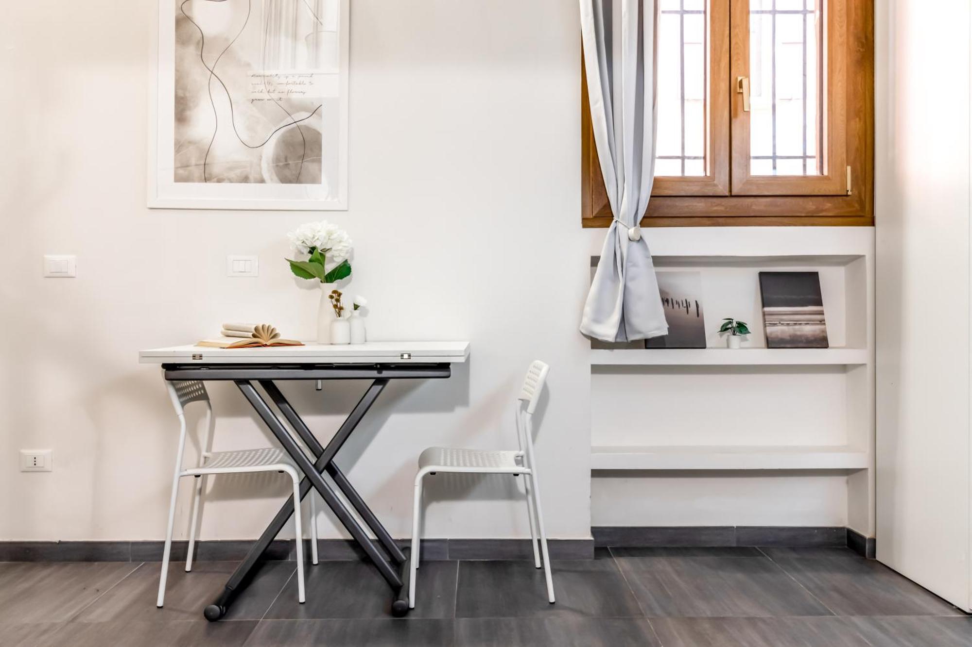 Charming Frescoed Loft Apartment *