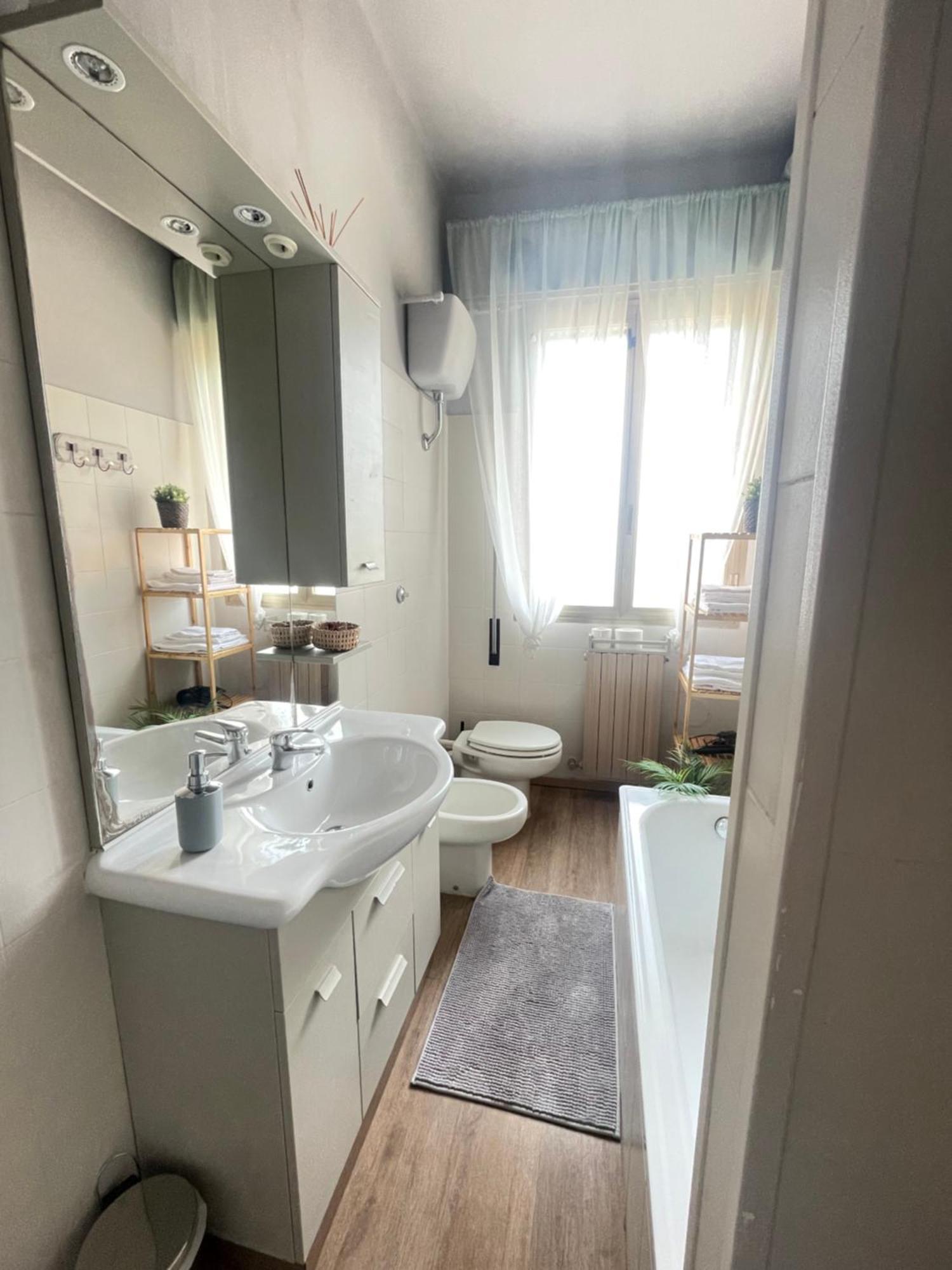 Eraora Apartrooms - Station Apartment *