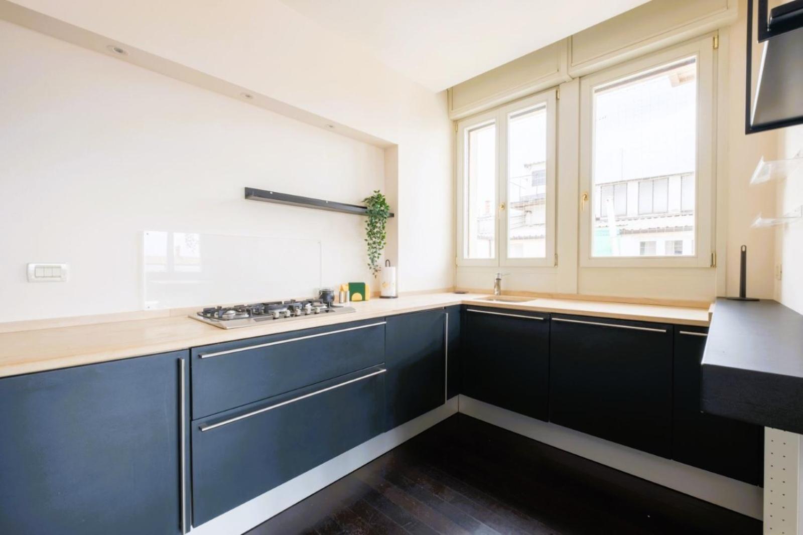 Elegant Penthouse With A View Of The Two Towers And Piazza Maggiore Apartment